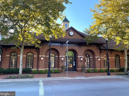 713 Carpenter Rd, Alexandria VA  22314-6227 exterior