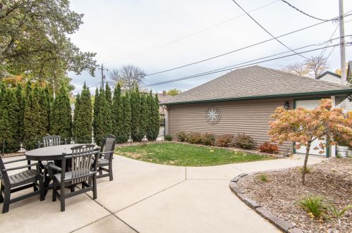 2905 Hackett Ave, Milwaukee WI 53211-3442 exterior