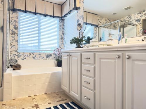 3851 Bluff St, Perris CA 92571-7595 exterior