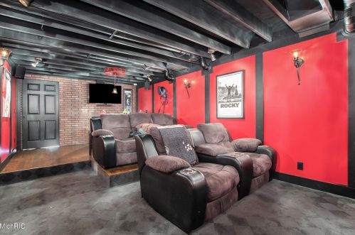 1944 Lincoln Rd, Allegan MI 49010-9435 exterior