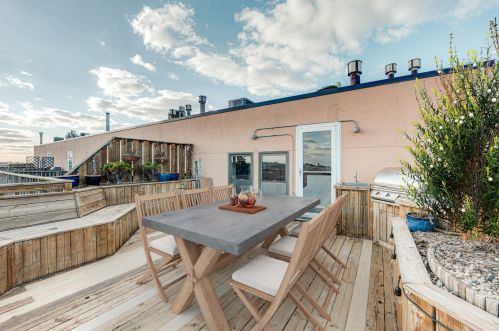 1760 Wrightwood Ave, Chicago IL 60614-1945 exterior