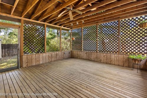 22 Castle Ave, Jackson Twp NJ 08527-2513 exterior