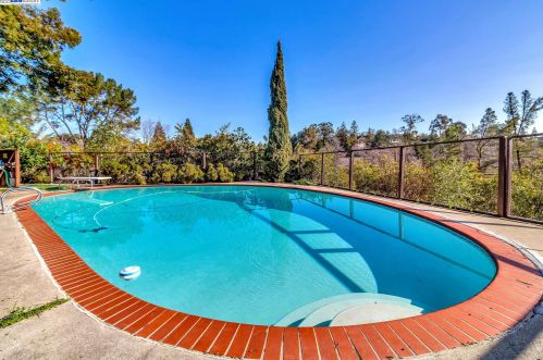 2850 Madeira Way, Concord CA  94523-2023 exterior