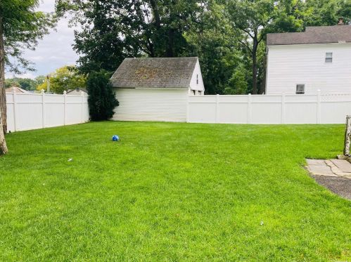 66 8th Ave, Huntington Station, NY 11746-2210