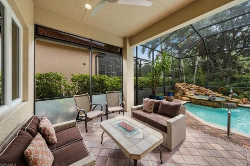 5592 Hammock Is Dr, Naples FL 34119-4692 exterior