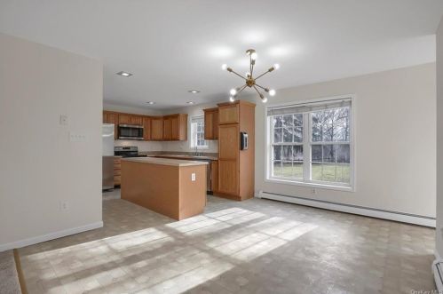 1584 Route 211, Middletown NY 10941-3739 exterior