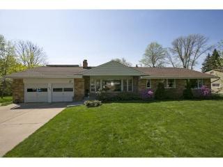 940 Edgewater Ave, Saint Paul, MN 55126-3806