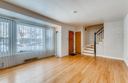 8847 Euclid Ave, Chicago, IL 60617-2908