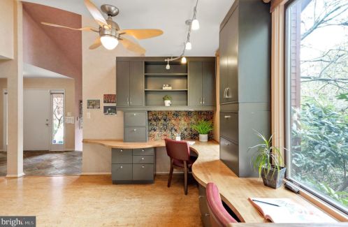 16 Arlive Ct, Rockville MD 20854-2978 exterior