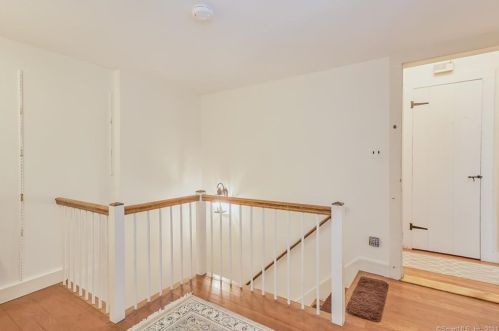 31 Deforest Rd, Wilton CT 06897-1908 exterior