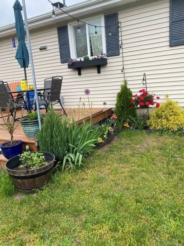 83 Colonial Dr, Taunton MA 02780-3801 exterior