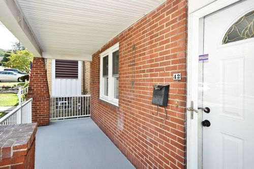 42 Queenston St, Pittsburgh, PA 15210-4044