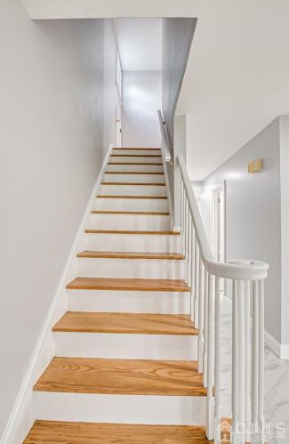 53 Fairmount Ave, Edison NJ  08820-2032 exterior