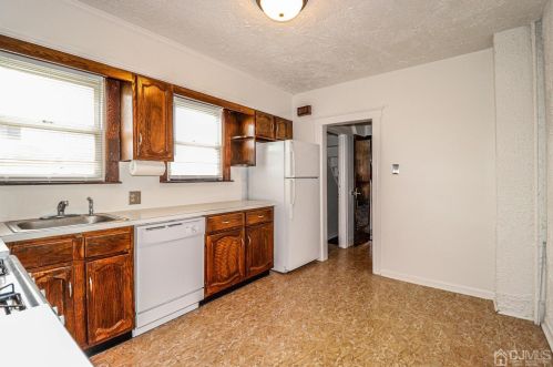 42 Leick Ave, Carteret NJ 07008-2841 exterior