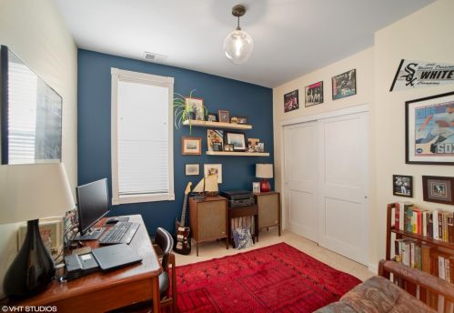 3067 Gresham Ave, Chicago IL 60618-6708 exterior