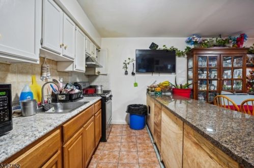 94 Summer Ave, Newark, NJ 07104-2512