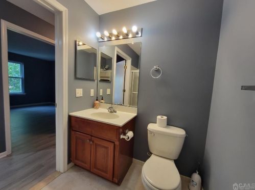 41 Dartmouth Way, New Brunswick NJ 08902-4289 exterior