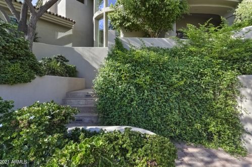 13841 Cyn Dr, Phoenix AZ 85016-2403 exterior