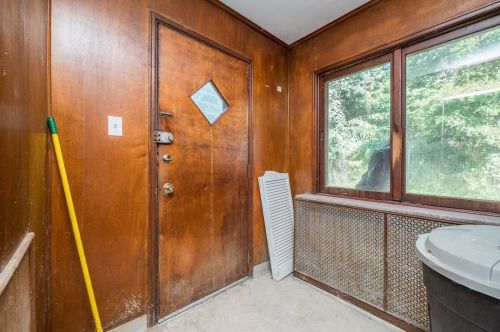 5735 Pocusset St, Pittsburgh PA 15217-2218 exterior