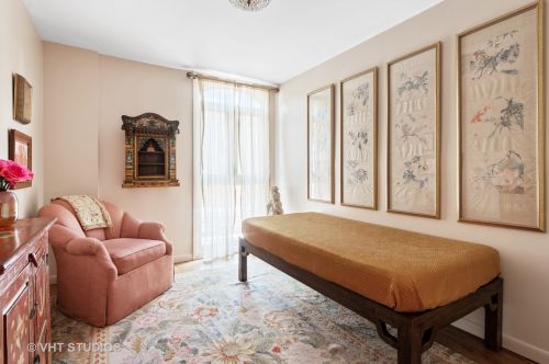 1335 Sandburg Ter, Chicago IL 60610-1507 exterior