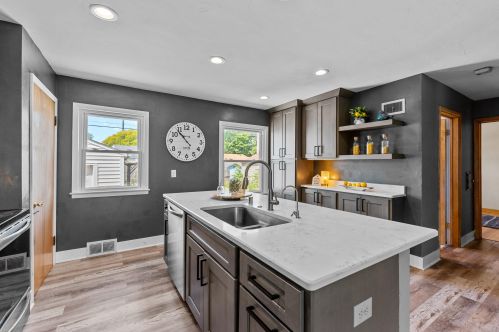 3319 Dayfield Ave, Milwaukee WI 53207-3112 exterior