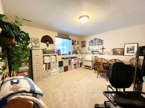 554 Oak Mdw Dr, Middlevle MI 49333-8478 exterior