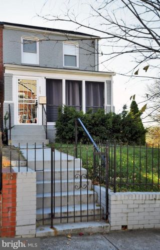 2201 T Pl, Washington, DC 20020-4677