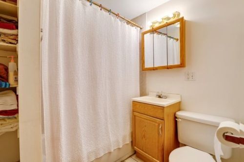 4214 Bernard St, Chicago IL 60618-1104 exterior