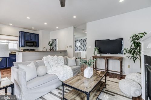 213 Creek Valley Ln, Rockville MD  20850-5603 exterior