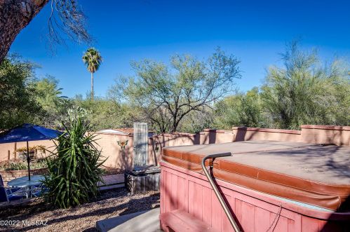 1424 Chapala Dr, Tucson AZ  85704-2037 exterior