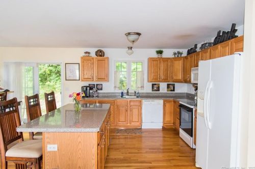 639 Old Colony Rd, Meriden CT 06451-6301 exterior