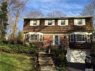 8 Harvest Hill Ln, Hunt, NY 11743-1524