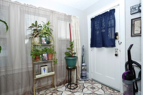 3923 7th St, Milwaukee, WI 53212-1102