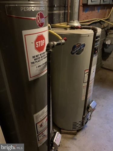 8 Ashland Ave, Manor PA 19036-1624 exterior