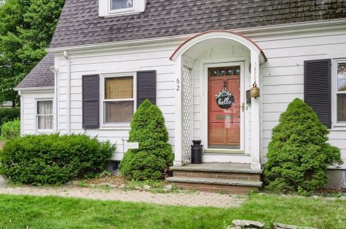 62 Brattle St, Worcester, MA 01606-2548