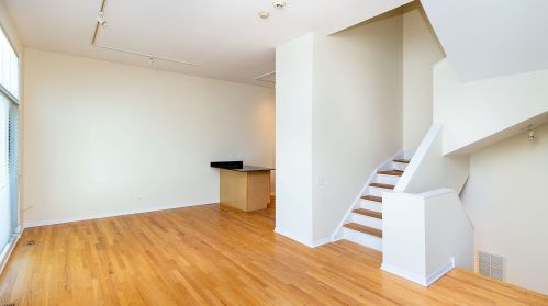 441 Blackhawk St, Chicago IL  60610-1158 exterior