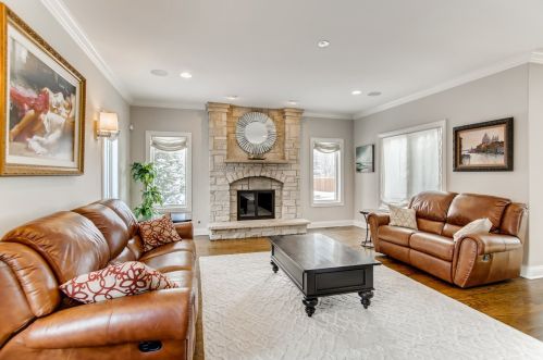 252 Grantley Ave, Elmhurst IL 60126-2237 exterior