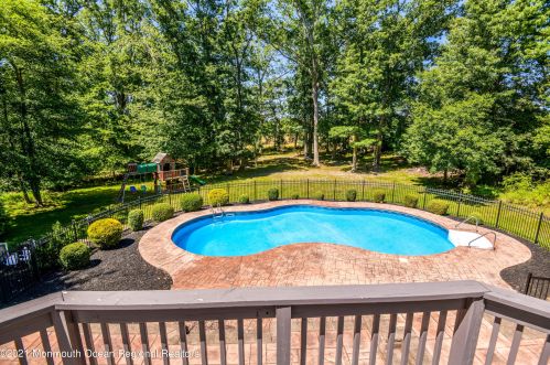 5 Markus Ct, Jackson Twp NJ  08527-2886 exterior