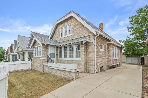 2980 Kinnickinnic Ave, Milwaukee, WI 53207-2563