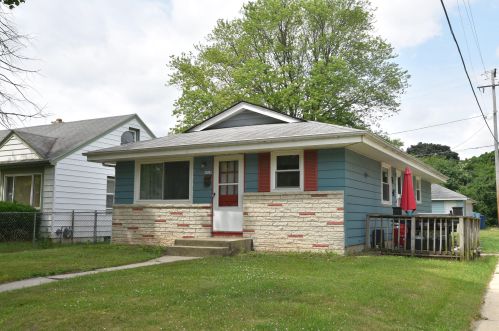 5329 73rd St, Milwaukee, WI 53218-2824