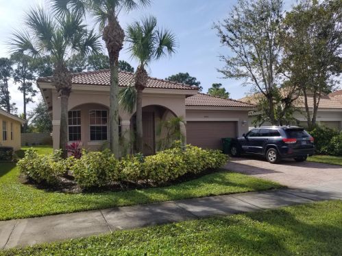 1852 Jamesport Dr, Fort Pierce FL  34953-4353 exterior