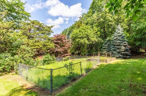 702 Knollwood Dr, Woonsocket RI 02895-2632 exterior