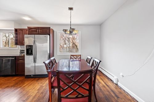 34 Guilford Park Dr, Babylon NY 11704-7928 exterior