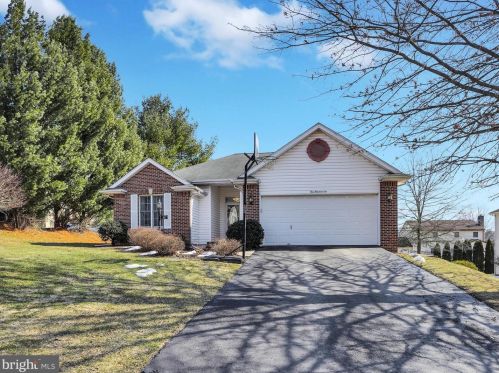 106 Cross Creek Dr, Primrose PA 17901-8727 exterior