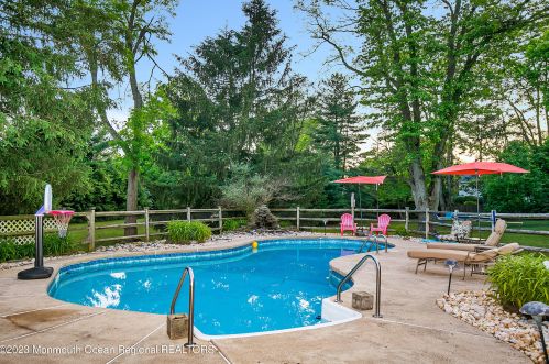 38 Normandy Ct, Middletown NJ 07748-3221 exterior