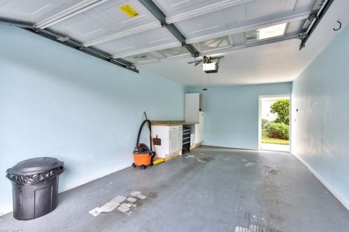 484 Belina Dr, Naples FL 34104-8453 exterior