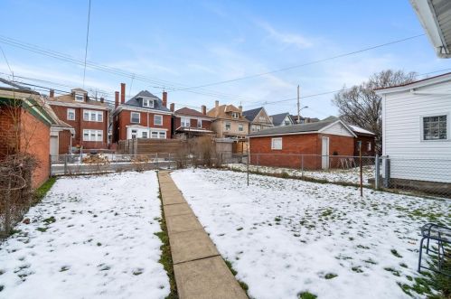 1611 Chislett St, Pittsburgh PA  15206-1312 exterior