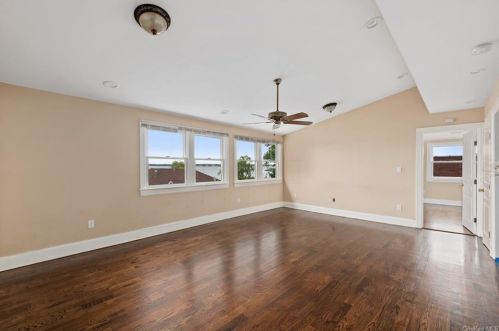 258 Longstreet Ave, Bronx NY  10465-3709 exterior