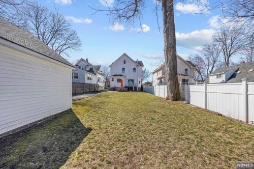 571 Kipp St, Teaneck NJ 07666-1648 exterior