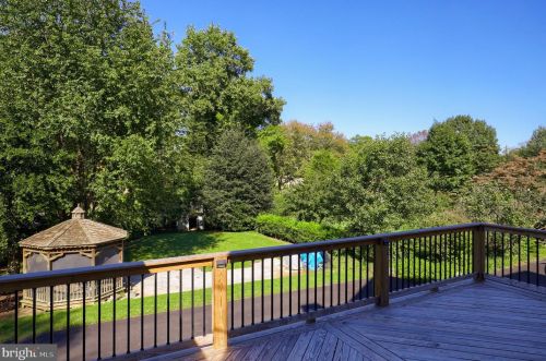 1297 Wheatland Ave, Lancaster PA 17603-4520 exterior